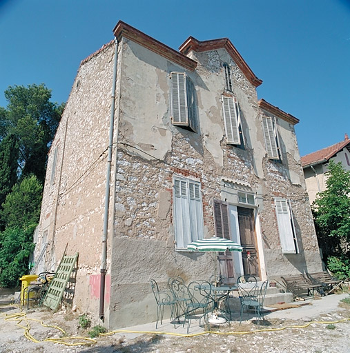 Fig. 51 - Maison, impasse Fouque (parcelle P 289), construite en 1906 pour Marius Fouque, jardinier. Vue d'ensemble prise du sud-ouest.