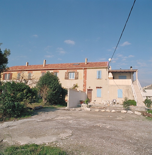 Cité ouvrière de la Compagnie de Rio Tinto, puis de l'usine Brunon, actuellement dite Maison Giaretti. Vue d'ensemble des façades prises du sud-ouest.