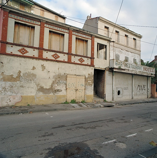 Vue d'ensemble des façades antérieures.