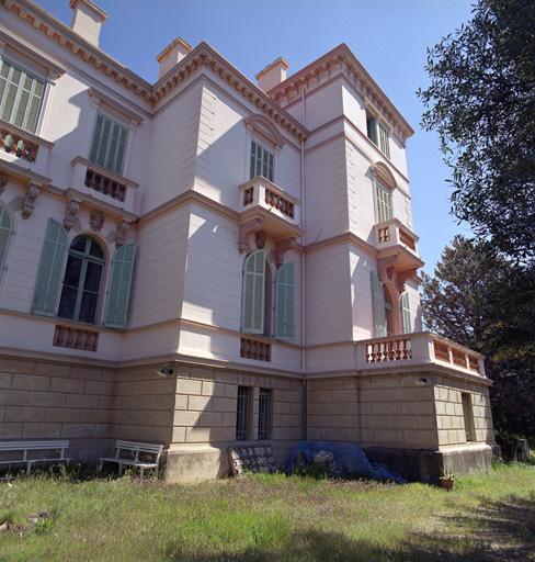Elévation sud, sur jardin. Vue de volume prise de l'ouest.