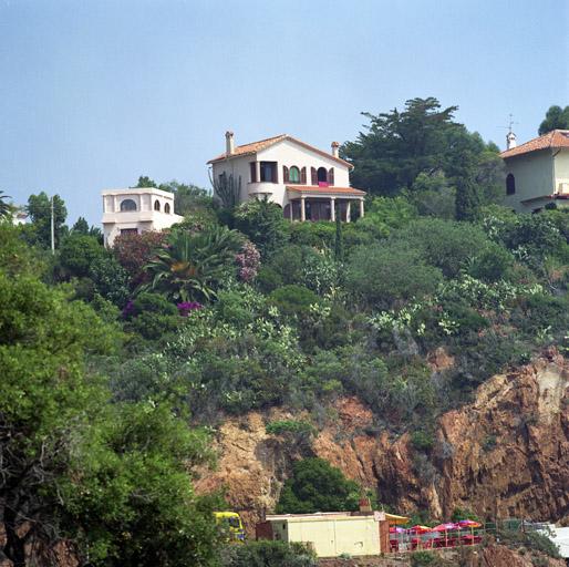 Vue de situation prise du sud.