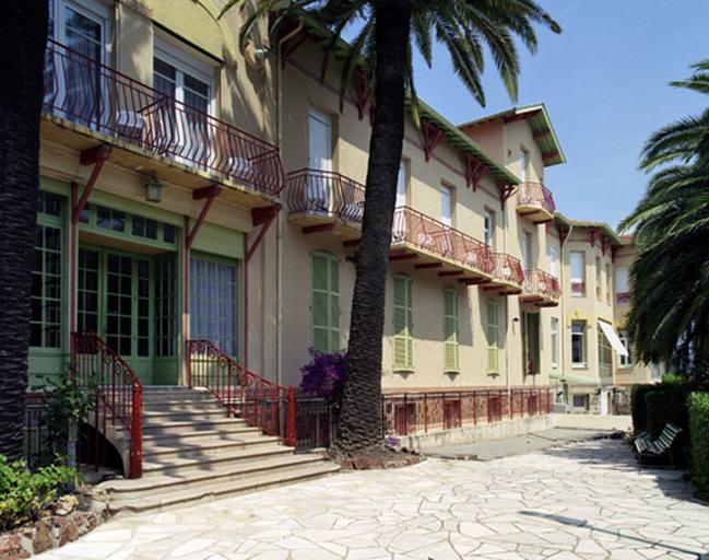 Alignement de la façade sud-est.