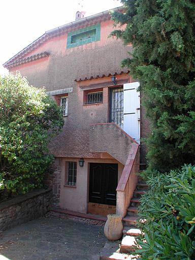 Elévation antérieure nord. Entrée secondaire.