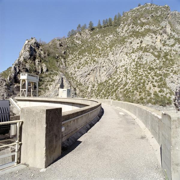 La partie supérieure du barrage.