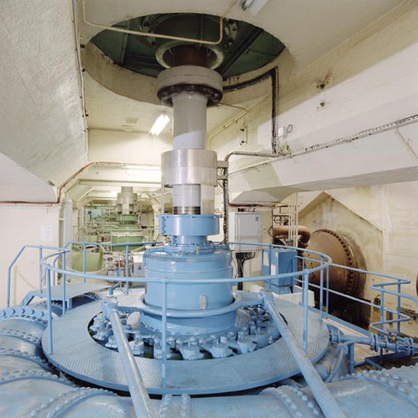 Vue en enfilade des quatre turbines.