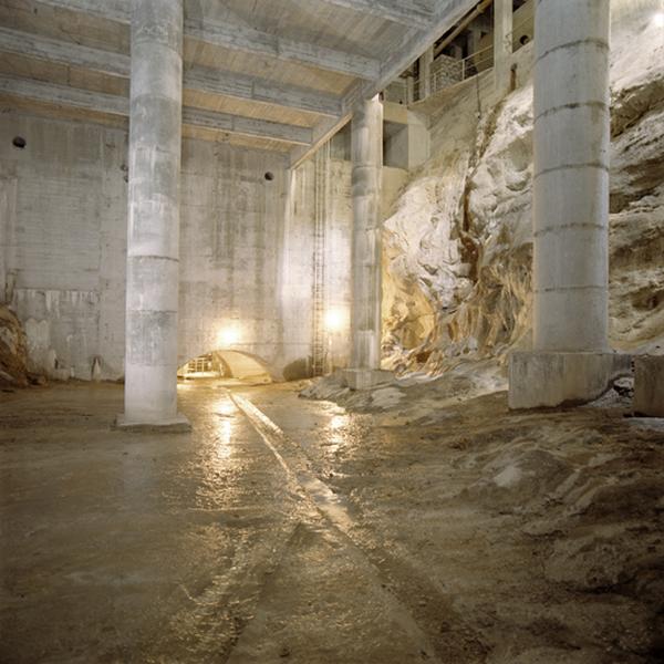 Les fondations de l'usine dans l'ancien lit du Verdon.