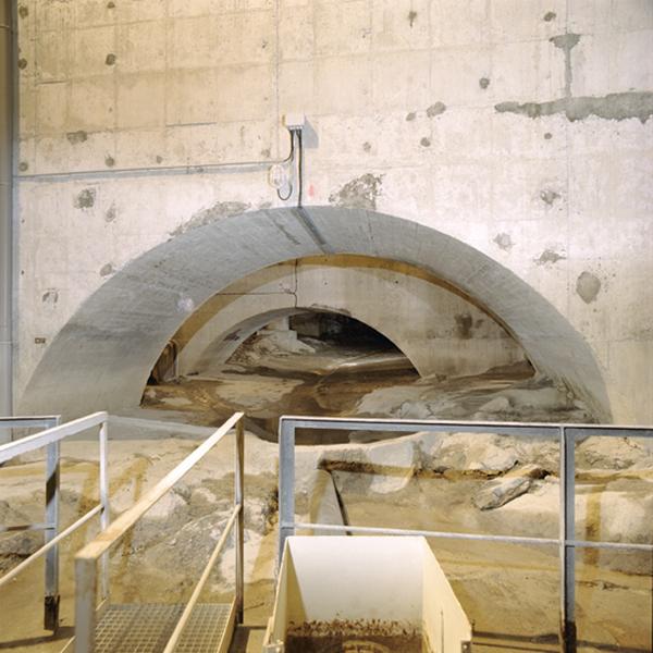 Fondation de l'usine dans l'ancien lit du Verdon.