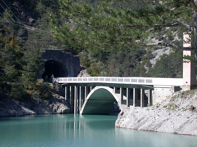 Vue d'ensemble avec l'entrée du tunnel.