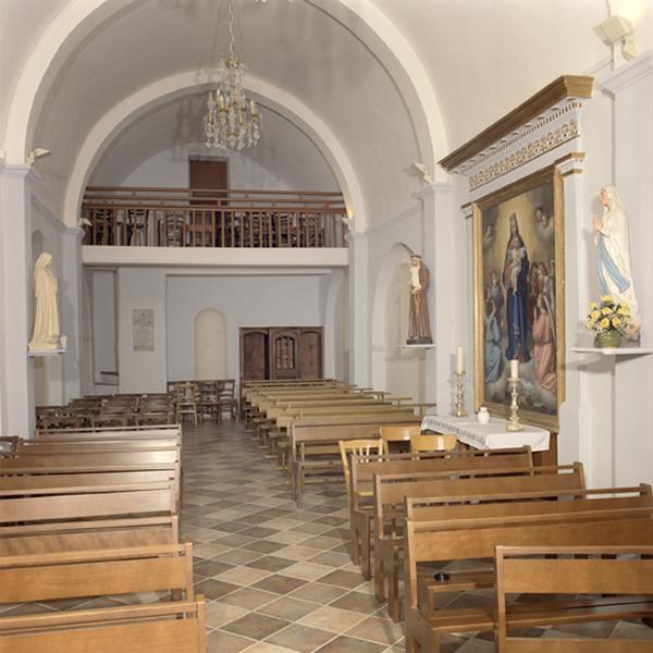 Vue d'ensemble de la nef prise du choeur.