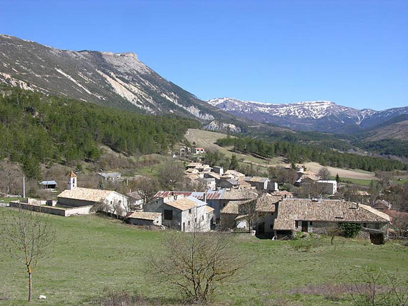 Le Moustier, vue de situation prise du nord.