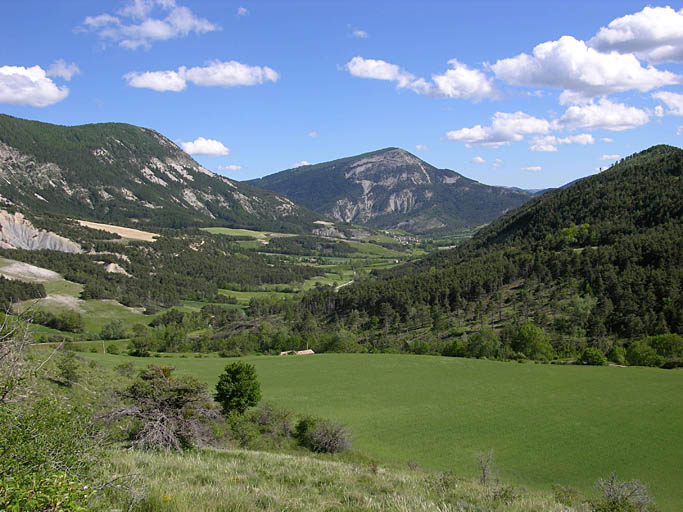 Vue de situation de la vallée, prise du nord.