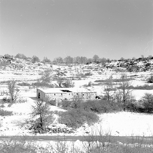 Bézaudun-les-Alpes. Bergerie reconstruite couverte, à la place d'un enclos préexistant, probablement après 1841 (cadastre section C, parcelle 266).