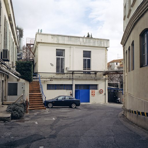 Le bâtiment 18 vu depuis la rue intérieure.