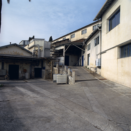 De bas en haut, les ateliers 4, 3 et 5. A droite, les ateliers 1 et 2.