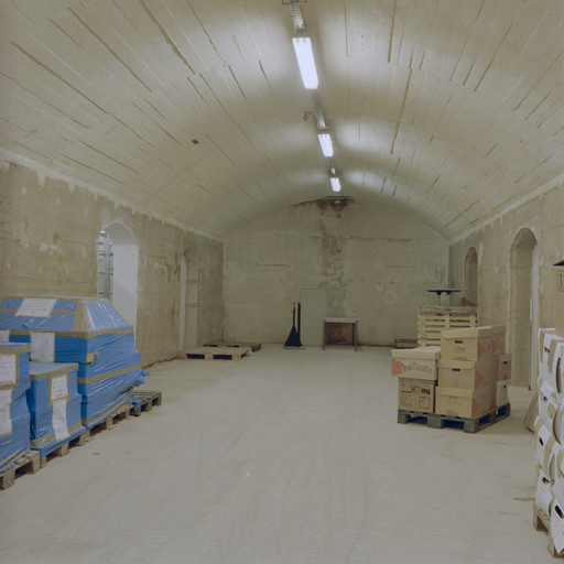 Une des cinq caves du soubassement du bâtiment 13.
