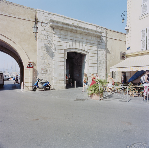 Façade intérieure (côté ville) de la porte Marine (29).