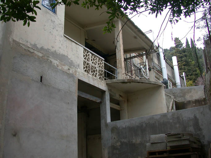 La façade est (transformée) du bâtiment 18.