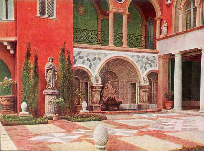 Cour de la fontaine devant la maison construite dans le style florentin.