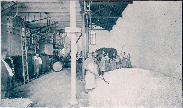Atelier N°1 de l'Usine HUGUES AINE traitant les Fleurs de Jasmin [voir Fig. 19].