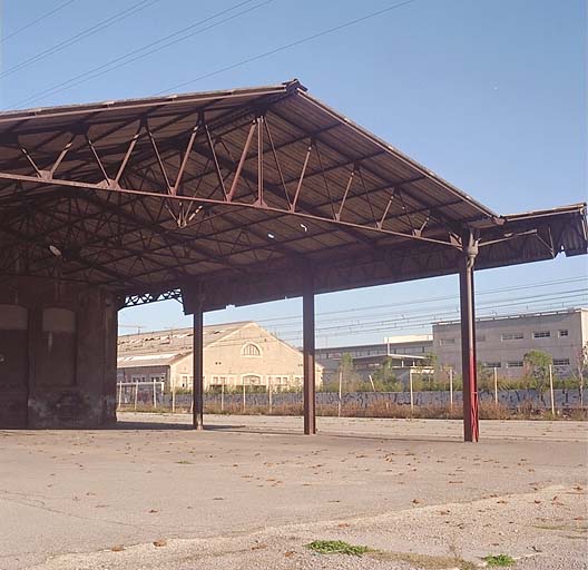 Hangar industriel de l'atelier d'outillage et de précision, et atelier des roues. ; Hangar industriel de l'atelier d'outillage et de précision, et atelier des roues.