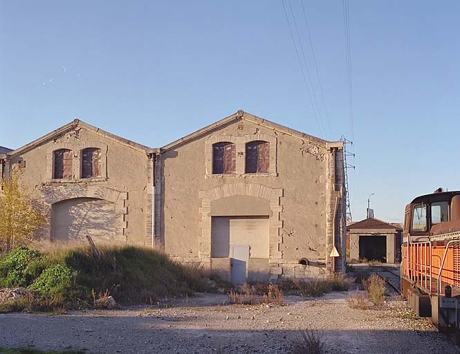 Deux travées vues depuis l'angle sud-est. ; Deux travées vues depuis l'angle sud-est.