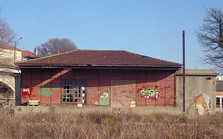 L'atelier de réparation des freins des tenders. ; L'atelier de réparation des freins des tenders.