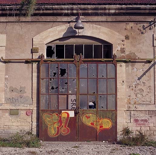 Elévation ouest de l'ajustage. Détail d'une porte. ; Elévation ouest de l'ajustage. Détail d'une porte.