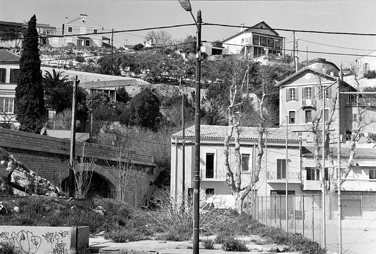 La colline des Riaux depuis le stade.