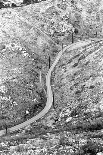 Le chemin des Poudrières au vallon du Marinier.