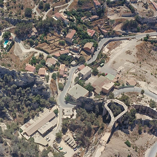Emplacement et vestige de la cimenterie de la Société coloniale. Vue aérienne prise du nord.