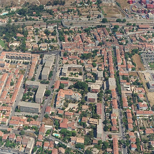 Entre le lotissement Farrenc et le boulevard Fenouil. Vue aérienne prise du sud