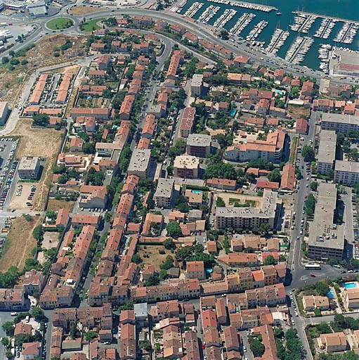 Secteur entre la traverse de la Vente et la résidence Saumaty. Vue aérienne prise du nord.