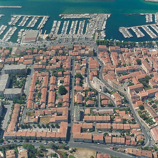Vue aérienne d'ensemble du lotissement Fareine, prise du nord. Au premier plan, la reconstruction des îlots Chieusse-Pasteur.