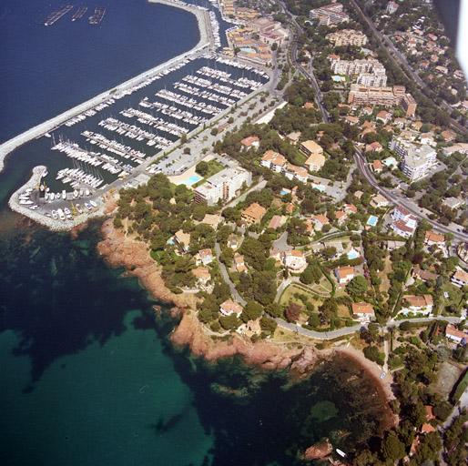 Vue aérienne verticale.