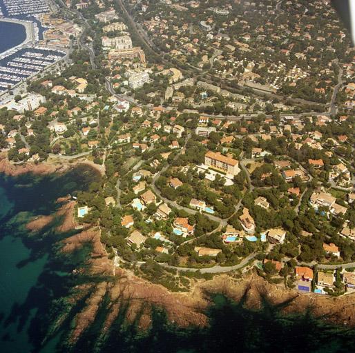 Vue aérienne verticale.