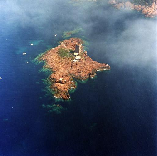 Vue aérienne prise du sud.
