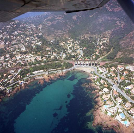 Vue aérienne prise de l'est.