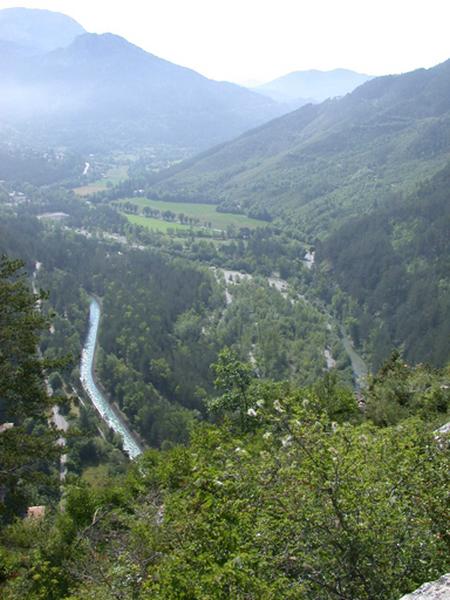 Le canal de fuite et le Verdon. Vue prise du sommet du Roc.