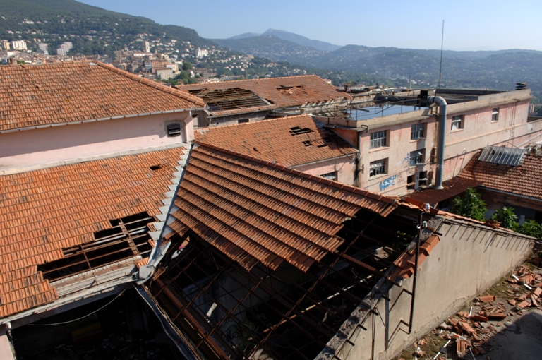Vue sud-ouest d'un ensemble d'ateliers.