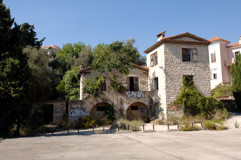 Vue est de la "petite villa".