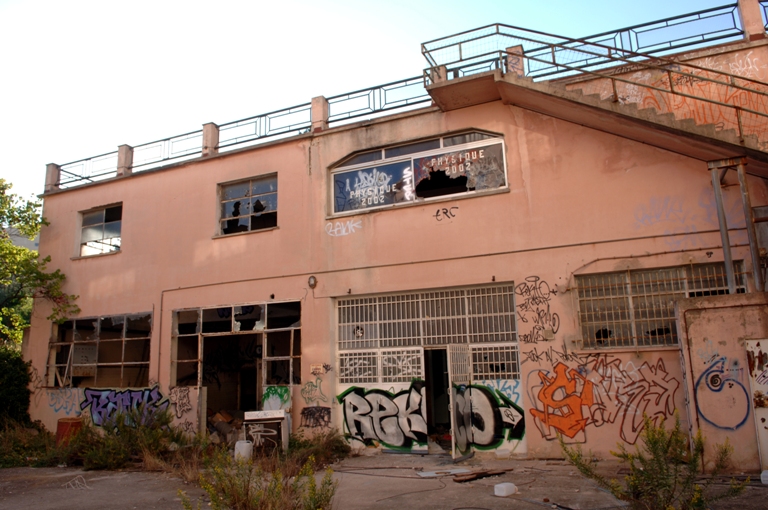 Vue est de l'atelier situé sous l'aire de circulation.
