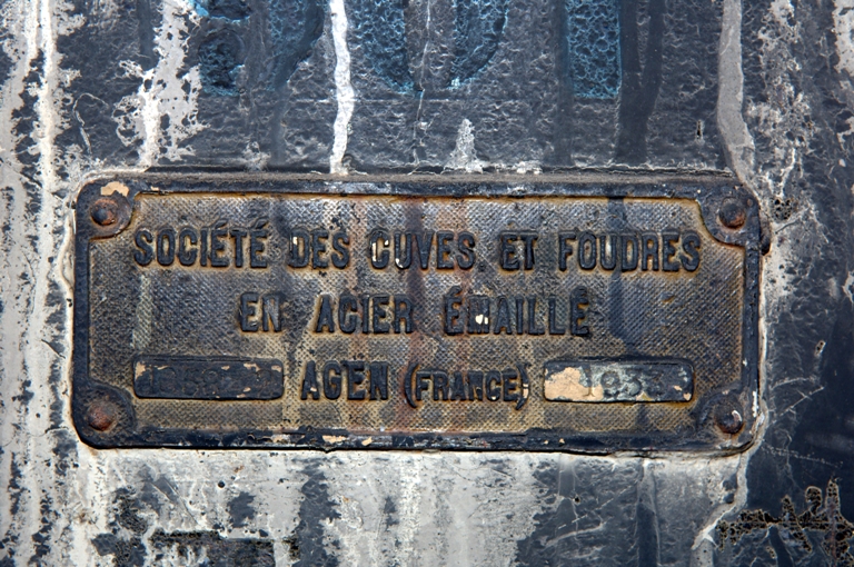 Plaque d'identification d'une cuve.