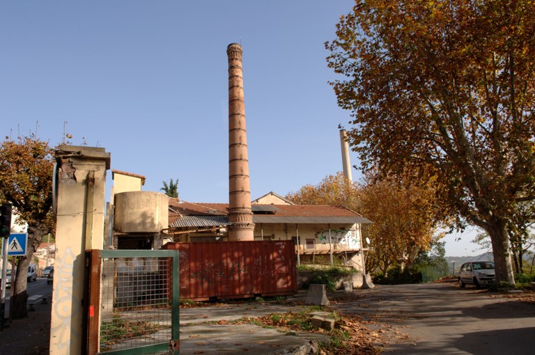 Entrée secondaire, vue prise du sud-ouest.