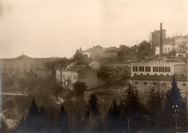  ; Vue nord-est. ; [Parfumerie Camilli, Albert et Laloue]. Vue nord-est. 