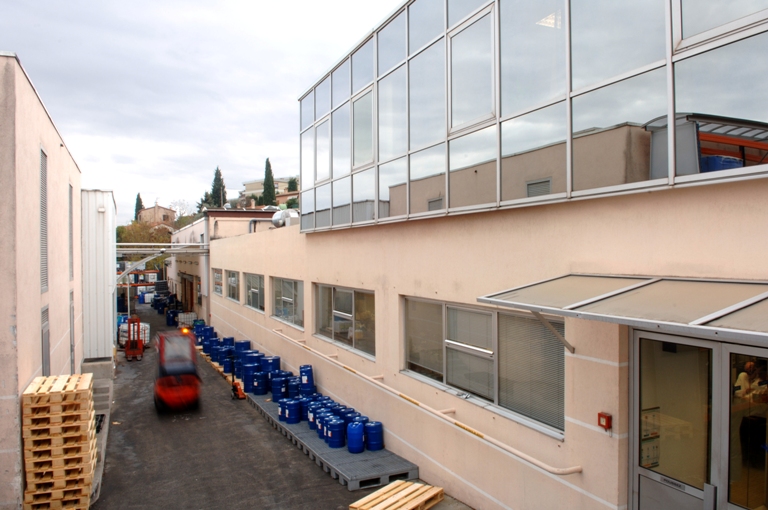 Vue nord-ouest, bâtiment des mélanges.