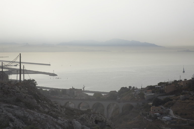 Vue de la rade de Marseille, prise du haut des Riaux.