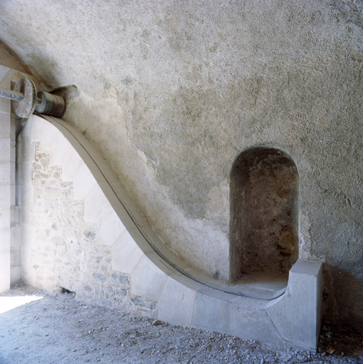 Porte de la citadelle (11'), rampe de roulage en doucine du pont-levis à la Delille.