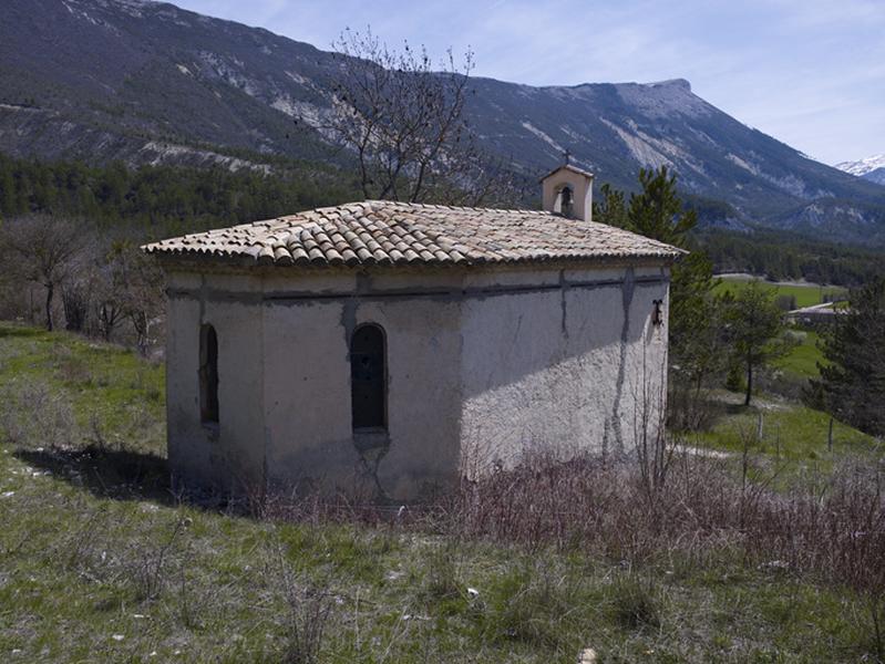 Vue du chevet depuis l'ouest.