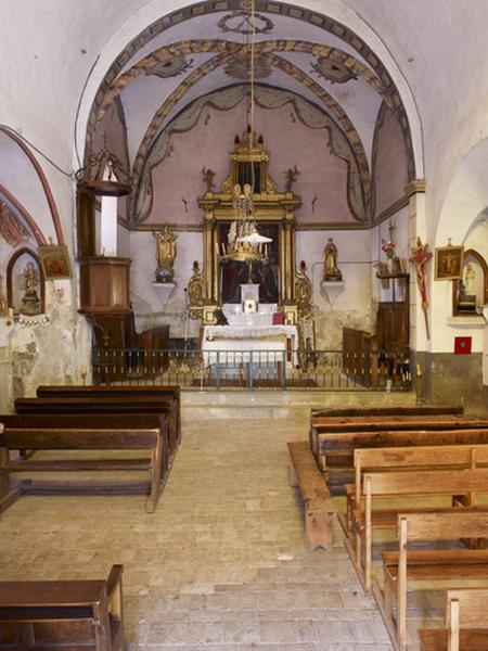 Vue intérieure vers le choeur.