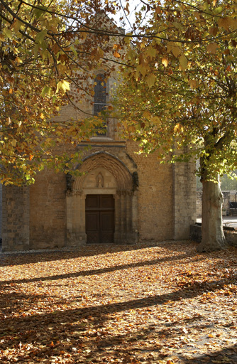 Vue d'ensemble de la façade occidentale.